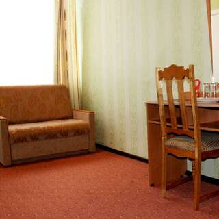 Гостиница Октябрьская Псков 2-местный стандарт с диваном-1